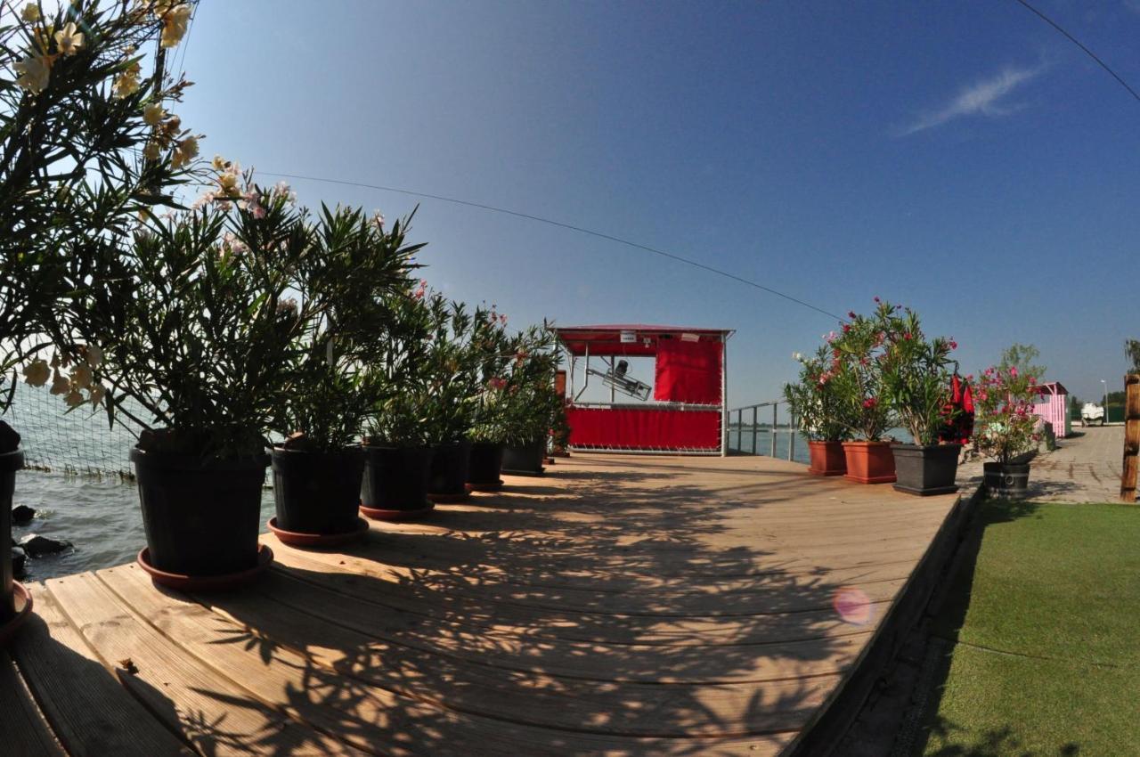 Balatontourist Fuered Camping & Bungalows Balatonfured Exterior photo